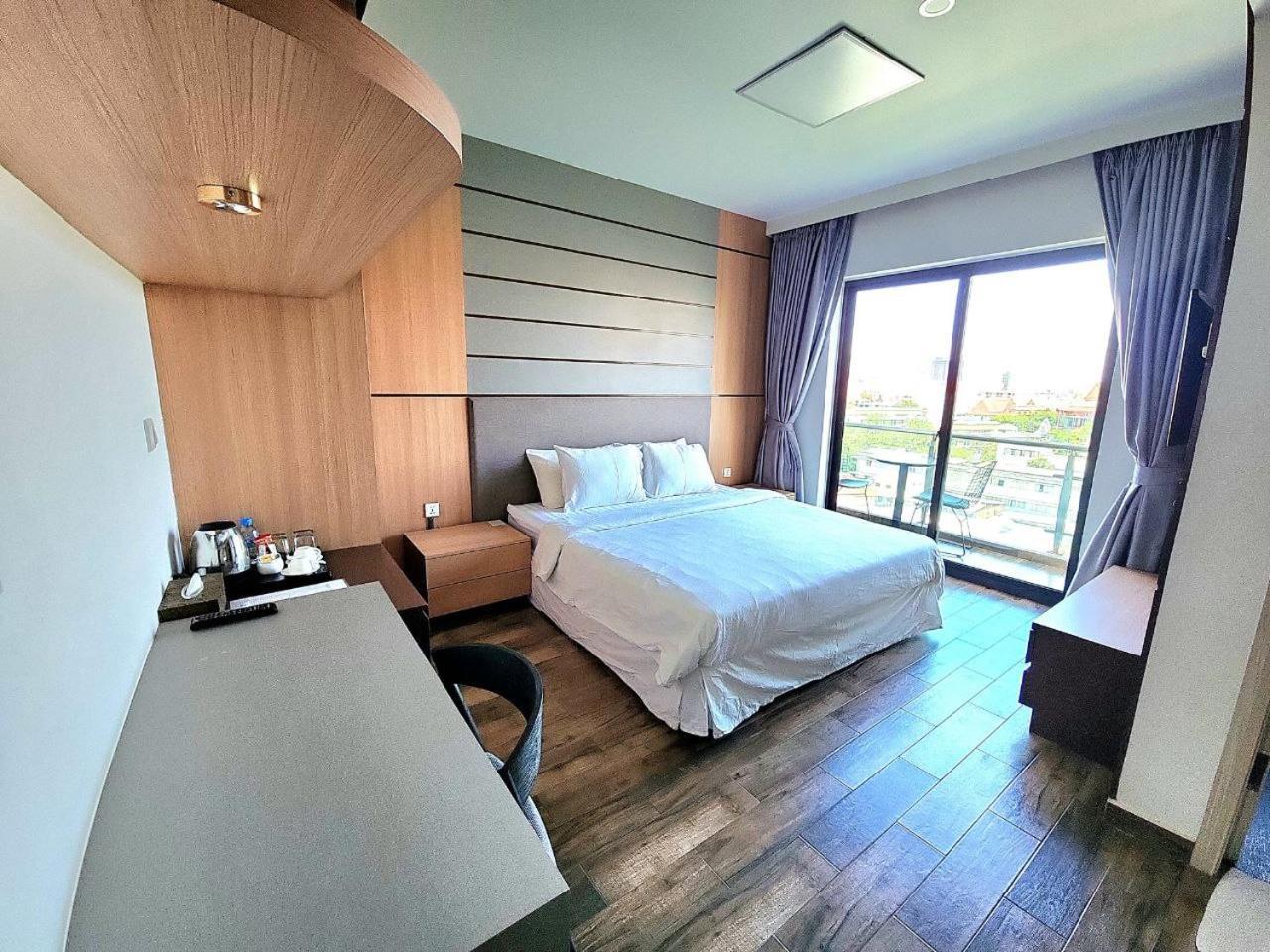 Chilchill Hotel Riverside Phnom Pen Exterior foto